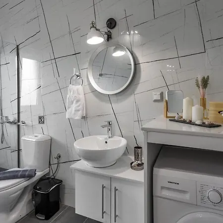 Semes Luxury Apts By Estia *