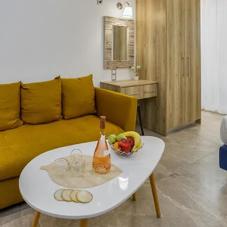 Semes Luxury Apts By Estia *