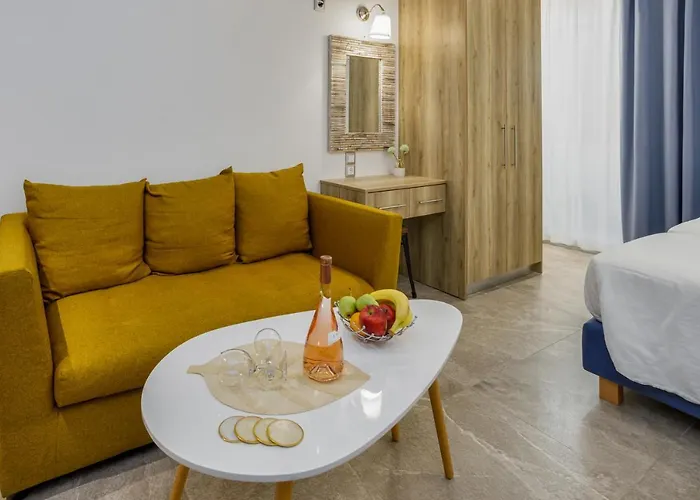 Semes Luxury Apts By Estia *