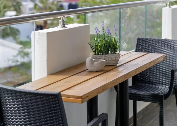 Semes Luxury Apts By Estia