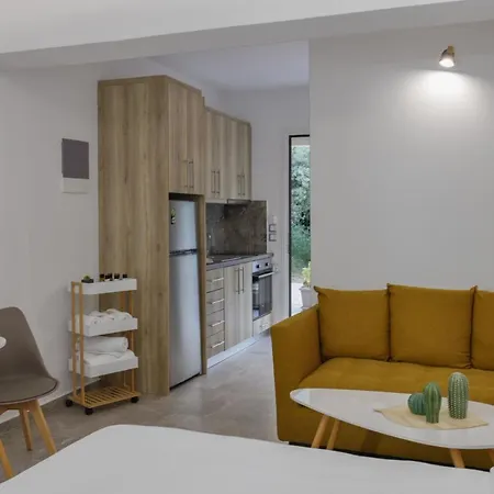 Semes Luxury Apts By Estia *